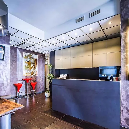 Aaron Hotel