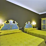 Aaron Hotel