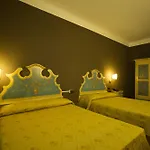 Aaron Hotel