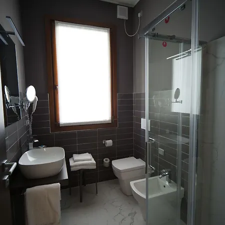 Aaron Hotel 3*