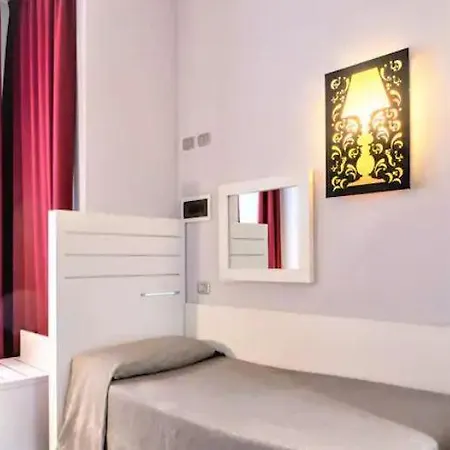 Aaron Hotel