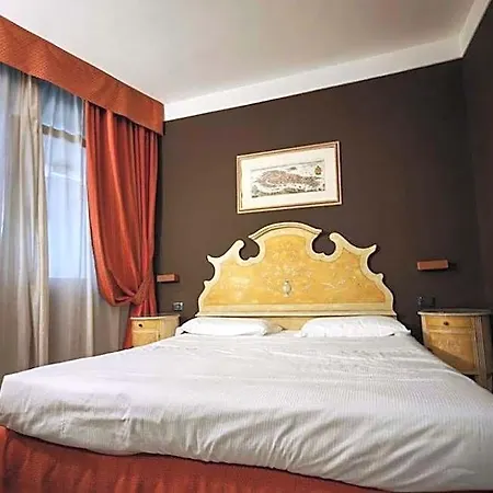 Aaron Hotel Mestre