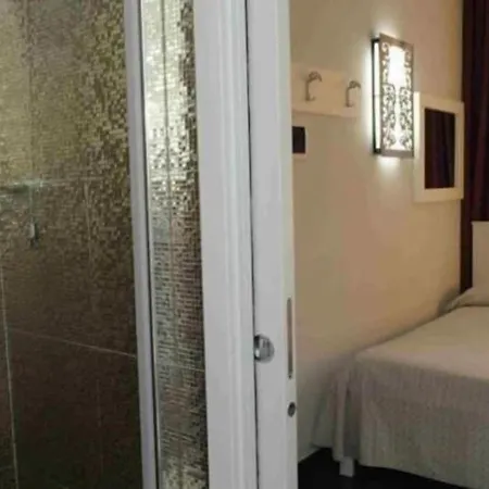 Aaron Hotel 3*