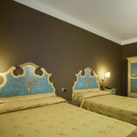 Aaron Hotel
