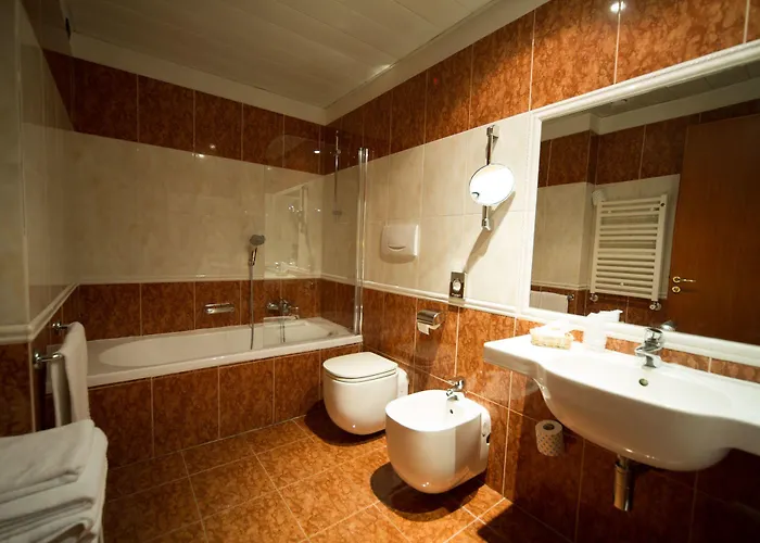 아론 3* 메스트레