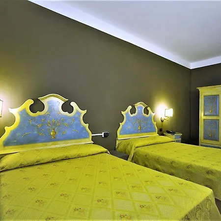 Aaron Hotel