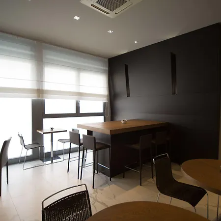 מלון Aaron מסטרה