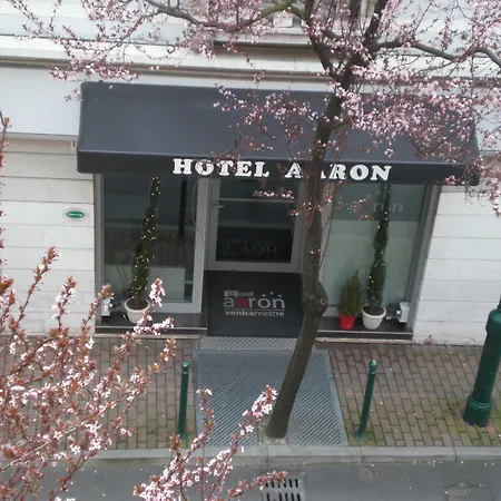מלון Aaron מסטרה