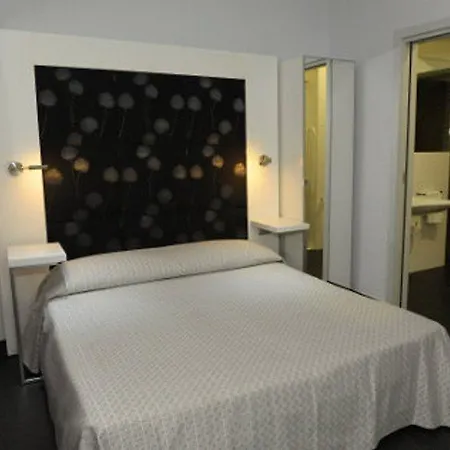 Aaron Hotel 3*